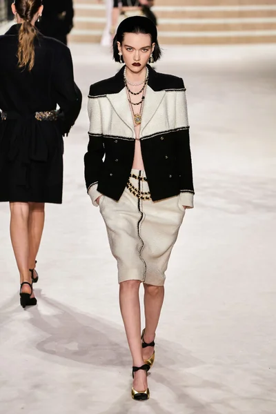 Look 11